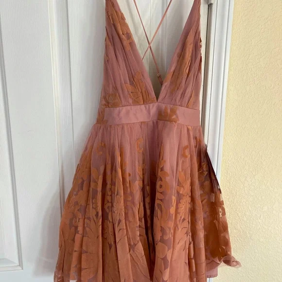 Luxxel mini dress perfect brand bee w/ tags large